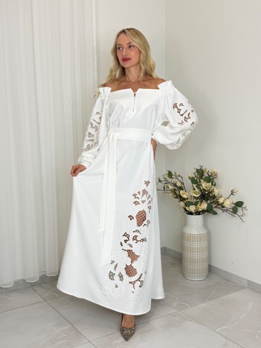 Maxi abito bianco ricamato