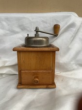 Macinino da caffè antico in