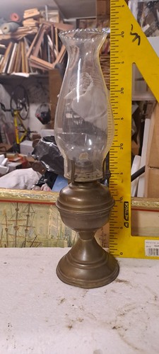 Antica lampada petrolio in - a,