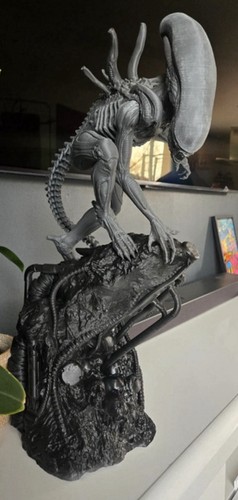 Alien statue 60 cms - ,