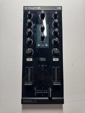 Native Instruments TRAKTOR Z1 Mixer controller portatile per DJ