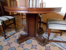 Tavolo tondo con - , sedie