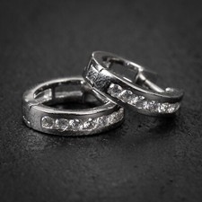 Orecchini a cerchio Huggie da