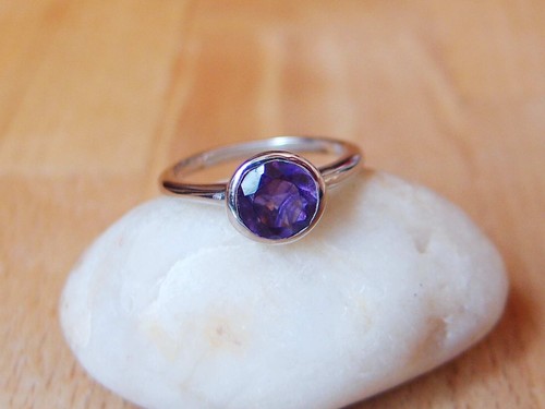 Anello solitario ametista