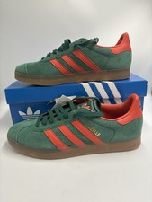 ADIDAS *GAZELLE* (IG6200) SCARPE DA GINNASTICA DA UOMO IN CAMOSCIO VERDE ROSSO UK 7,5 US 8. Nuovo