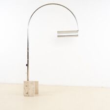 lampada ad arco anni 70- design di Giuliano Cesari ed Enrico panzeri per nucleo