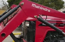 MAHINDRA Silver Front Loader