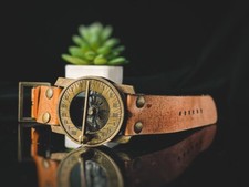 Orologio da polso marittimo in ottone con bussola meridiana in pelle nautica ...