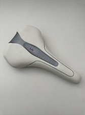 Sella Liv Giant Connect verticale inclinazione pelvica bianco grigio gigante NOS strada A66