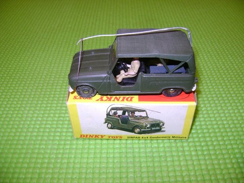 Dinky toys 815 renault - 815,