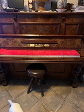 pianoforte verticale usato In Radica Di Noce fine ottocento perfettamente funzio