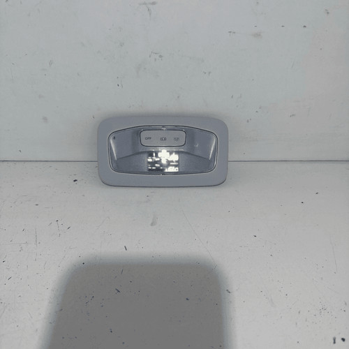 735612187 luce cortesia post - luce,