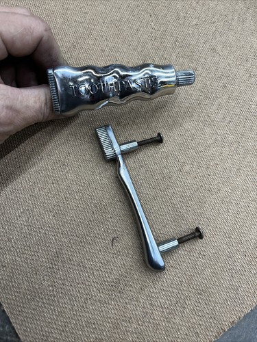 Vecchio spazzolino vintage - , e