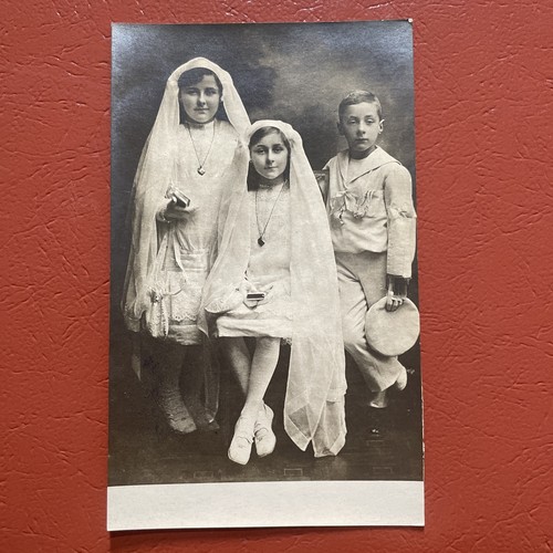 Bambini con vestiti prima - con,