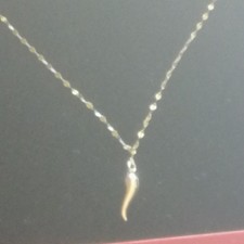 Catenina in oro 9 kt 375 e pendente in oro giallo 9 kt  a forma di cornetto