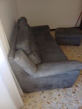 Divano 3 posti più puff. Colore grigio. Poltrone e sofà. Usato