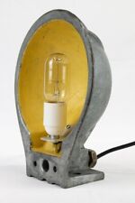 Lampada da tavolo industriale