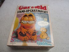 WILTON GARFIELD STAND-UP CAKE