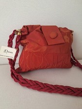 Borsa artigianale fatta a mano con materiali riciclati – rosso bordeaux e oro