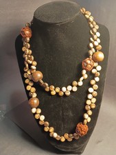 Collana in legno con perline