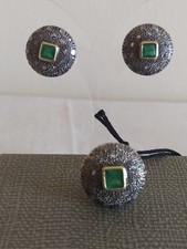 antico anello e orecchini in