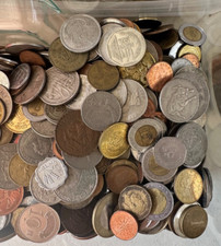 Oltre 100 monete MONDO