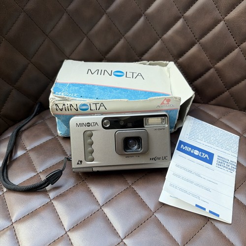 Piccola fotocamera compatta