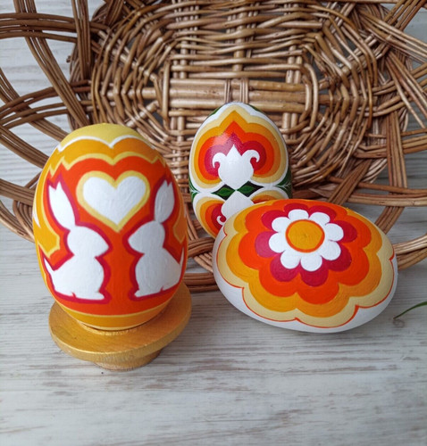 Uova pasqua dipinte - uova, mano