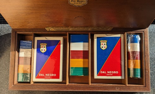 Dal negro cofanetto legno - negro, in