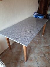 Tavolo con piano in granito nazionale