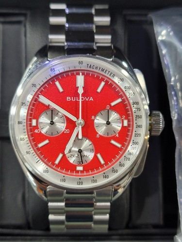Bulova lunar pilot red dial - red,