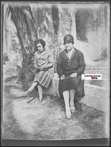Femmes davanti chiesa placca - femmes,