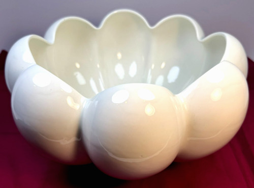 Espositore scultoreo bianco