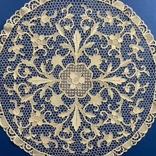 Ampio centro tavola in merletto ad ago punto venezia 70 cm cotone beige