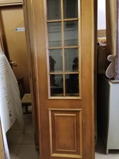 Porte doppie interne legno Noce Tanganika con riquadri a vetro con bordi molati