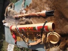 Flauto testa di uccellino nativi americani Lakota con custodia in pelle di alce