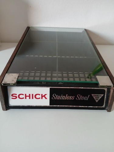 Vetrina shick razor negozio - shick,