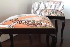 Poltrona e Pouf in Legno con Copertura Rasatello Salmone, Beige e Verde