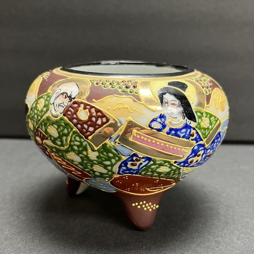 Vaso porcellana treppiede