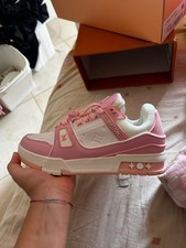 Lv trainer pink