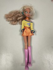 Bambola flora della serie winx - flora,