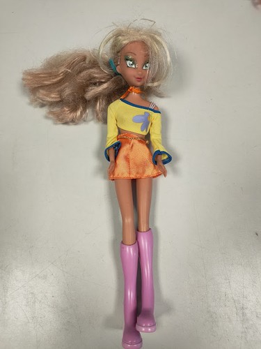Bambola flora della serie winx - flora,