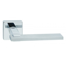 MANIGLIA PER PORTA BATTENTE