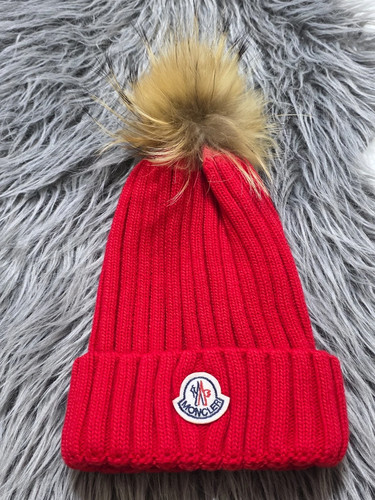 Cappello moncler rosso con pom - rosso,