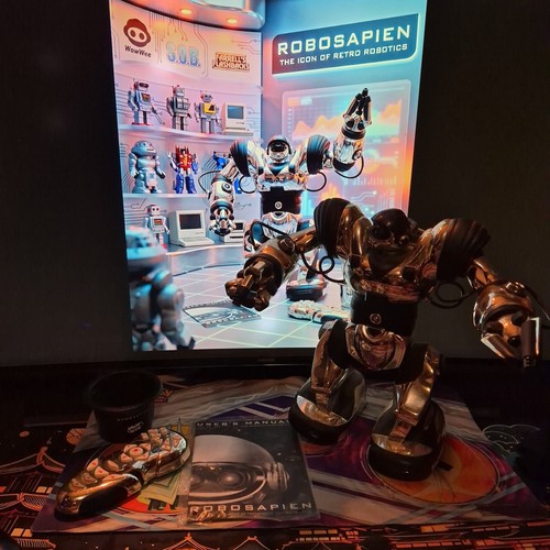 Wowwee robosapien chrome - wowwee,
