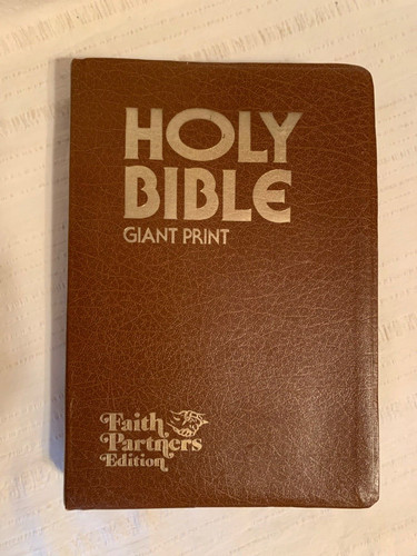 Giant print holy bible king - print,