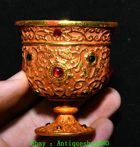 Statua tazza vino gemme