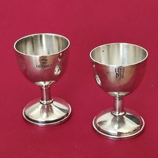 Coppia di portauova in acciaio