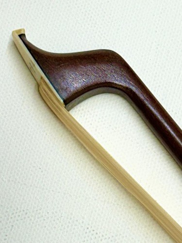 Antico arco per violoncello