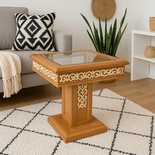 Tavolino Etnico Artigianale in Legno con Intagli Decorativi e Piano in Vetro